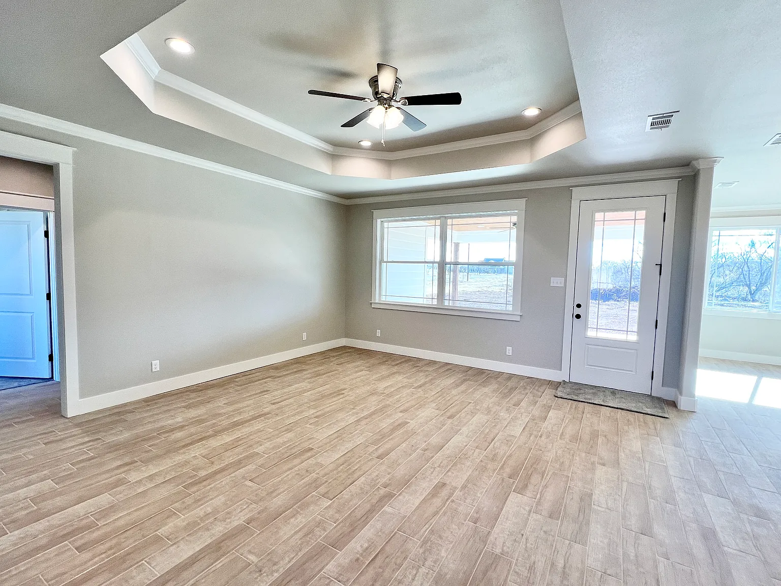 4 bed, 1995 sqft, $2,900 — Photo 3