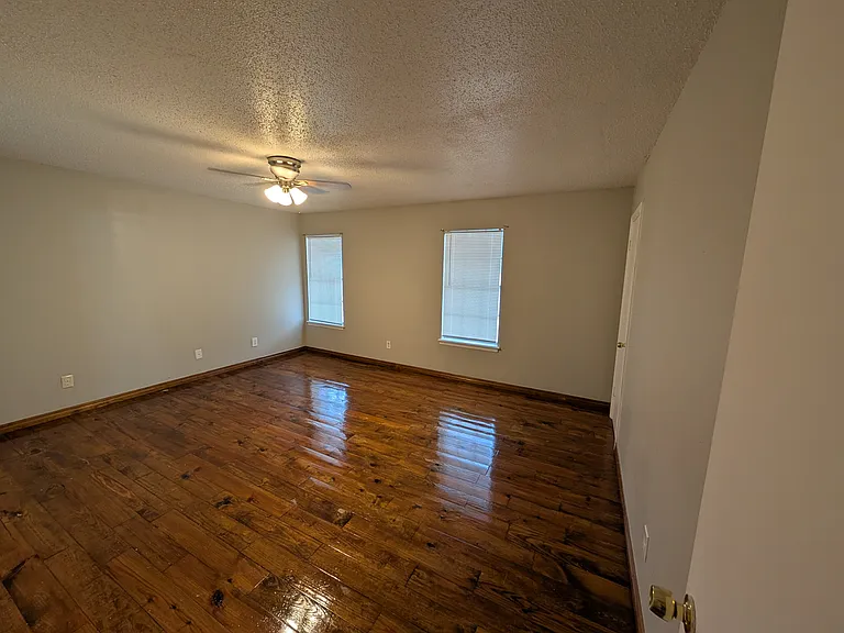 1305 Rebecca Ln — Photo 21