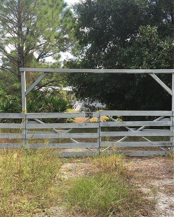 1st image of 636 S Live Oak St