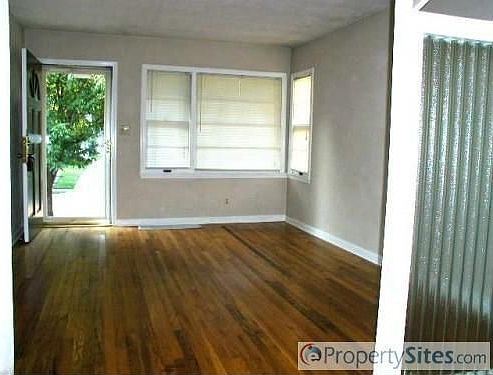 5th image of 829 E 71st Ter