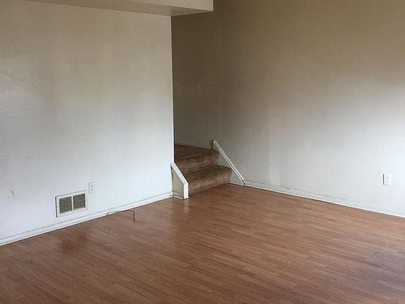 2nd image of 124 E Plover Dr