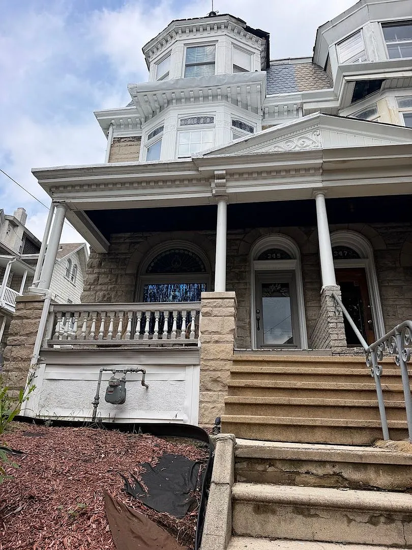 345 Spring Street — Photo 2