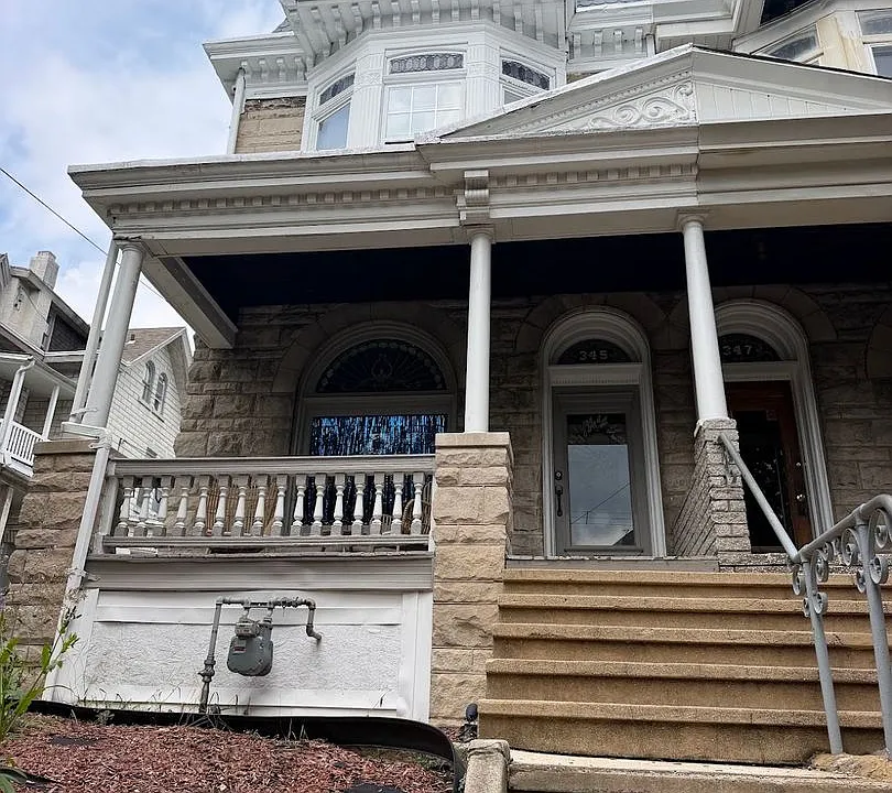 345 Spring St