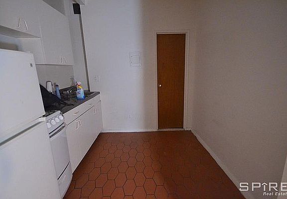 3rd image of 338 W 47th St APT 2B