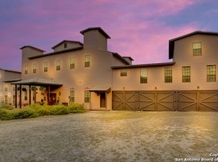 1070 Mustang Crossing Dr, Pipe Creek, TX 78063