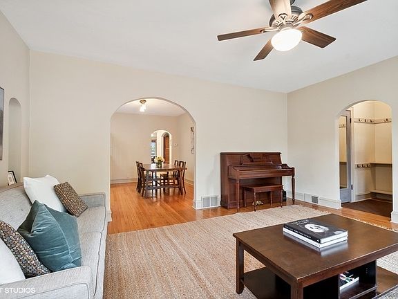 5th image of 6708 W Albion Ave