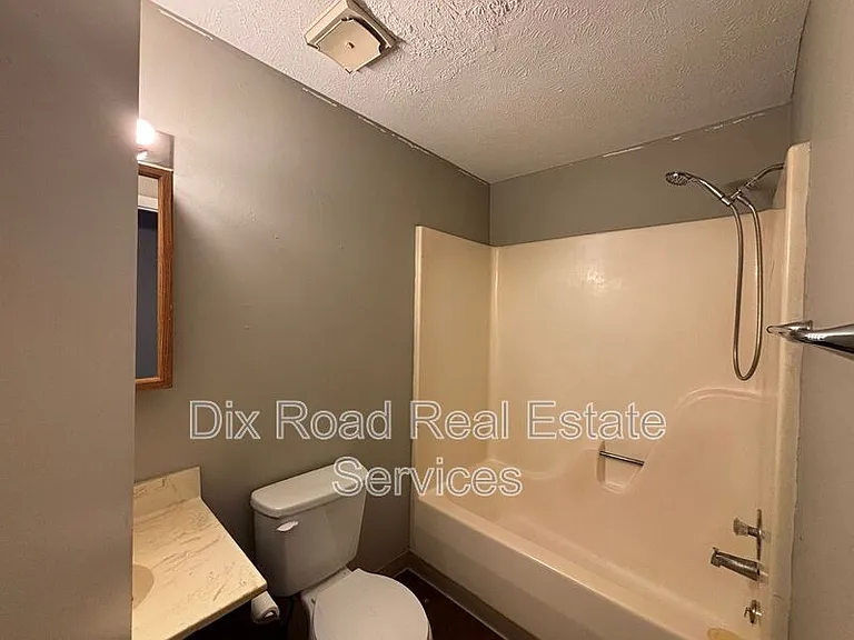 735 Trumbull St #6 — Photo 11