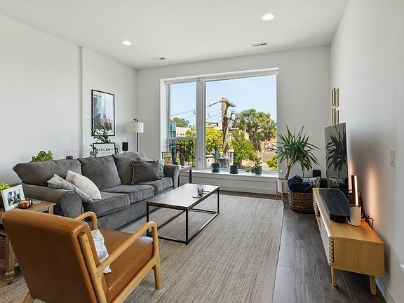4th image of 1509 N Western Ave #404