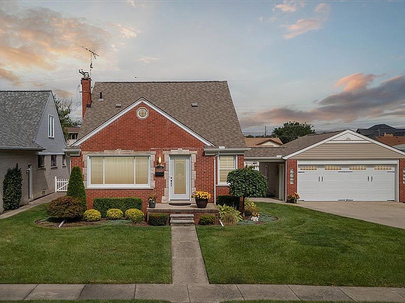 1st image of 23297 Doremus St