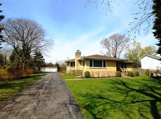 52 N Greenleaf St, Gurnee, IL 60031