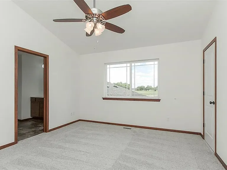 3703 English Glen Ave — Photo 12