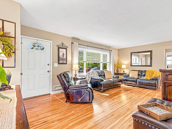 4th image of 11649 Wren St NW