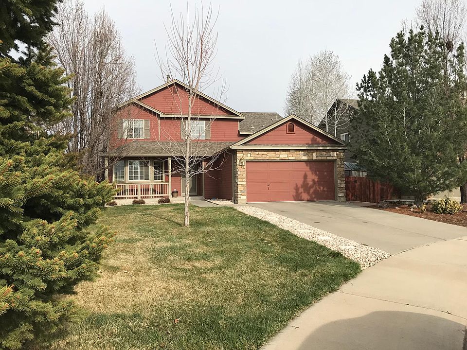 Curb Appeal & Great Front Yard at end of Cul-de-sac