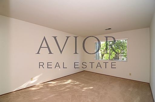 Bedroom Suite| 11'5" x 16'11"