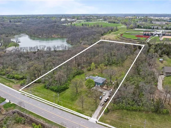 15523 Johnson Dr, Shawnee, KS 66217