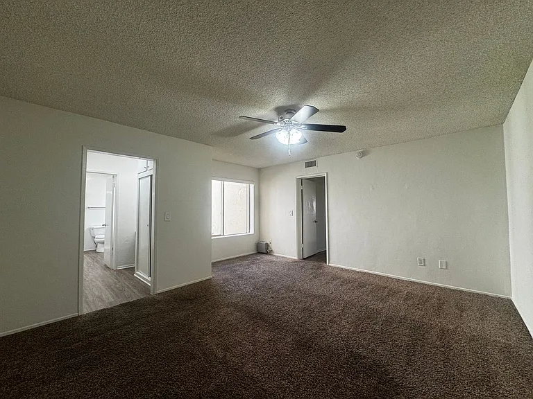 100 - Kimberly Apartments — Photo 24