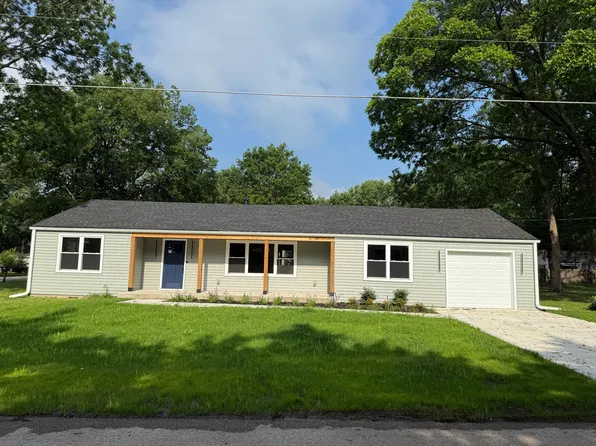 608 S Olive St, Louisburg, KS 66053