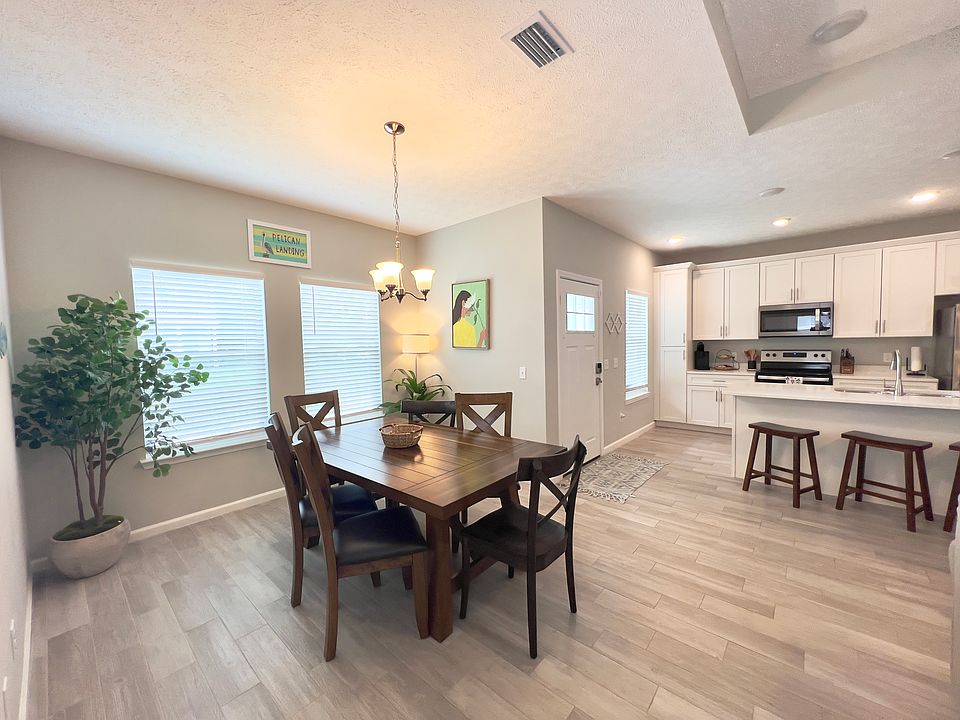 1st image of 304 La Paloma Pl