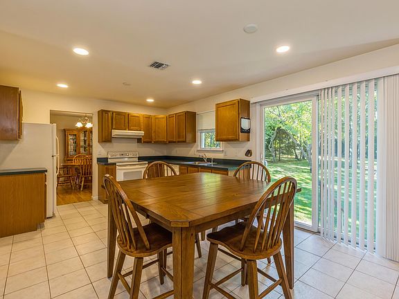 3rd image of 1710 Kerwin Blvd