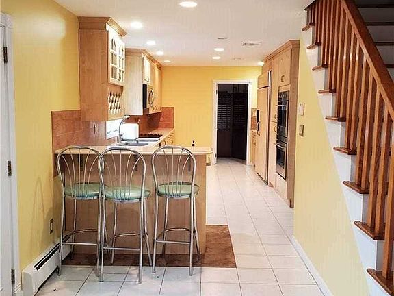 3rd image of 19 Madeley Ln