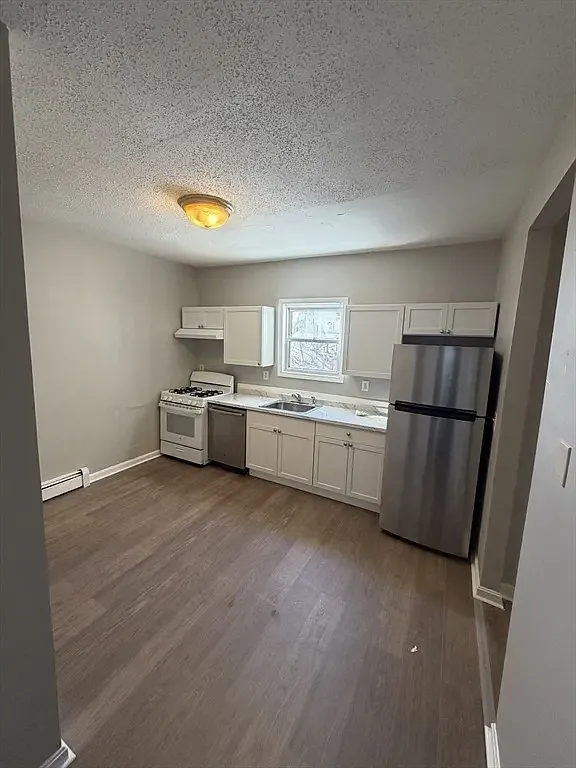5 bed, 2000 sqft, $4,300 — Photo 1