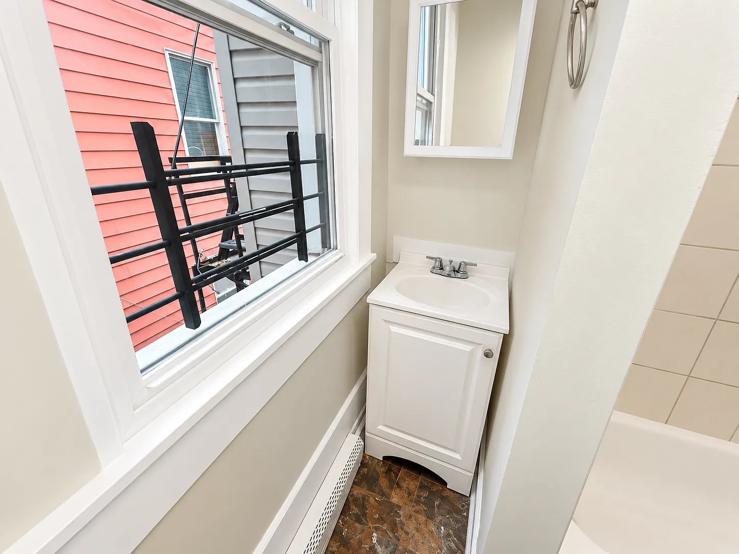 4 bed, 1.5 bath, 1350 sqft, $2,095 — Photo 4