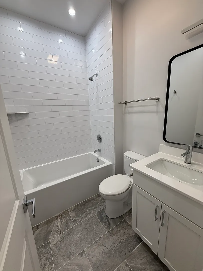5071 N Northwest Hwy — Photo 4