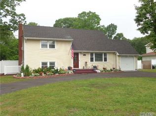 14 Howe Rd, Coram, NY 11727