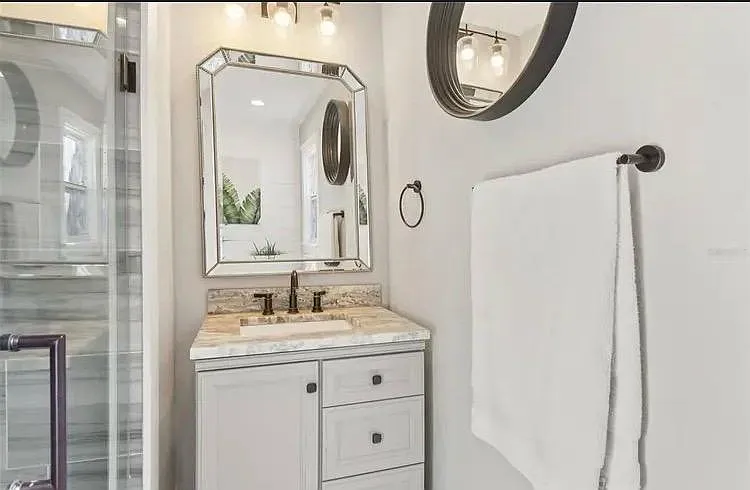 4220 SW 13th St — Photo 11