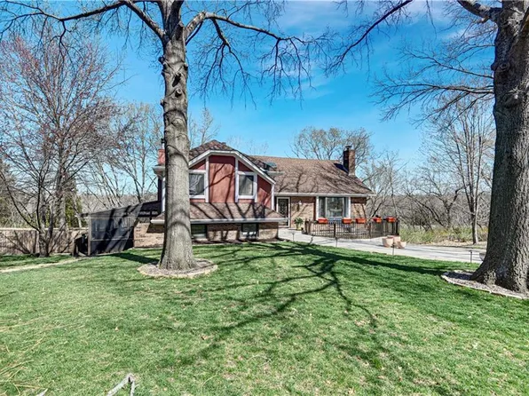 6520 Ridgeview Rd, Shawnee, KS 66217