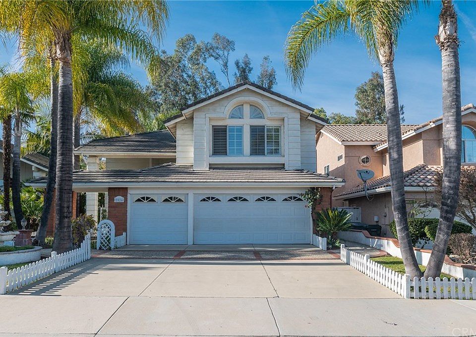 1st image of 2026 Avenida Hacienda