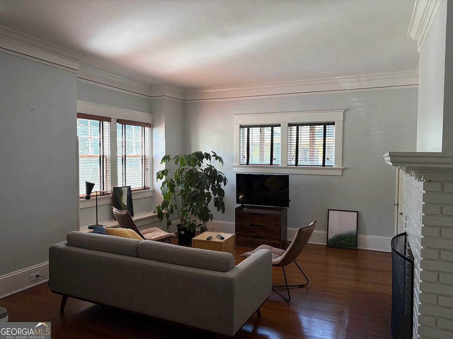 3 bed, 2.0 bath, 1800 sqft, $4,750 — Photo 2