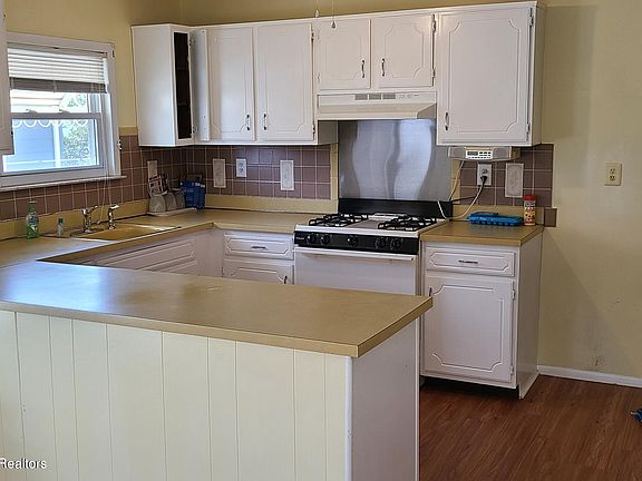 2nd image of 74 Castle Harbor Dr