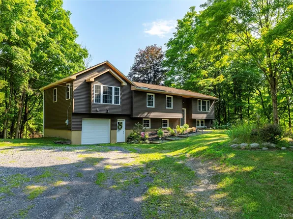 71 W Pine Road, Staatsburg, NY 12580