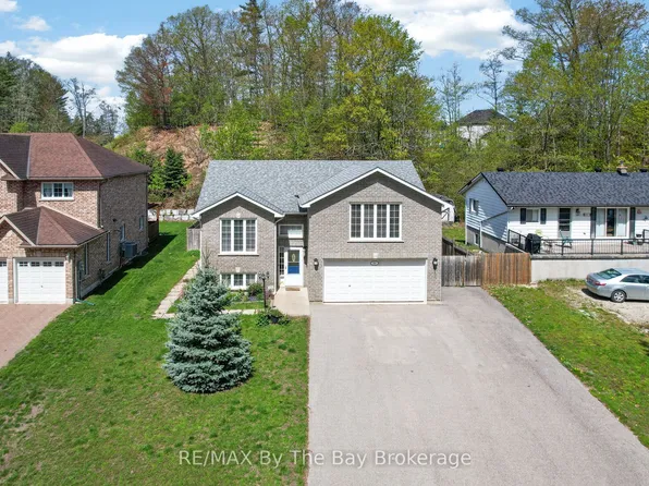 326 Golf Course Rd, Wasaga Beach, ON L9Z 1S5