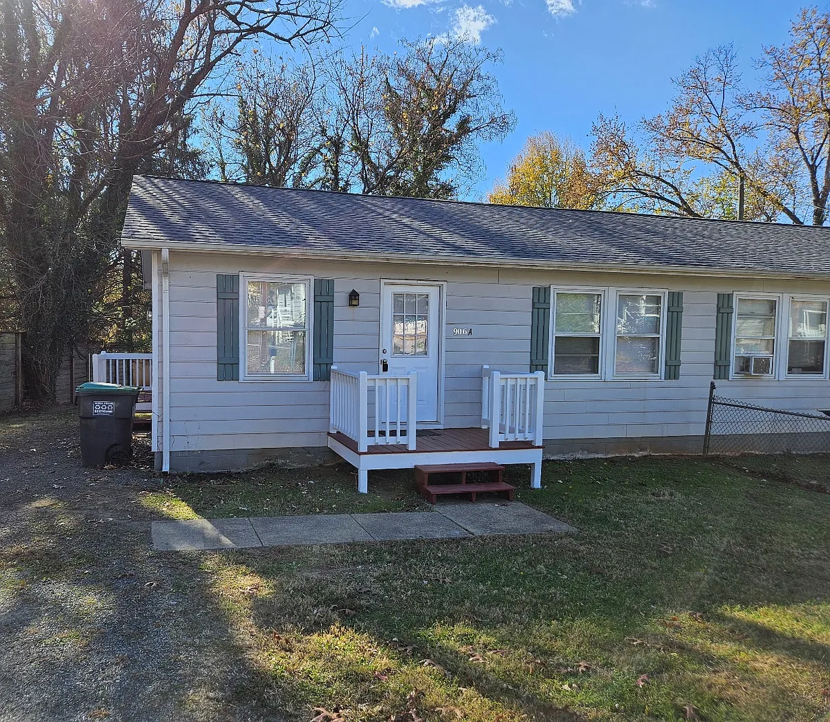 Building Photo - 906 Paoli St #B