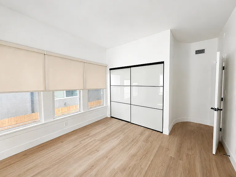 606 N Normandie Ave #606 — Photo 16