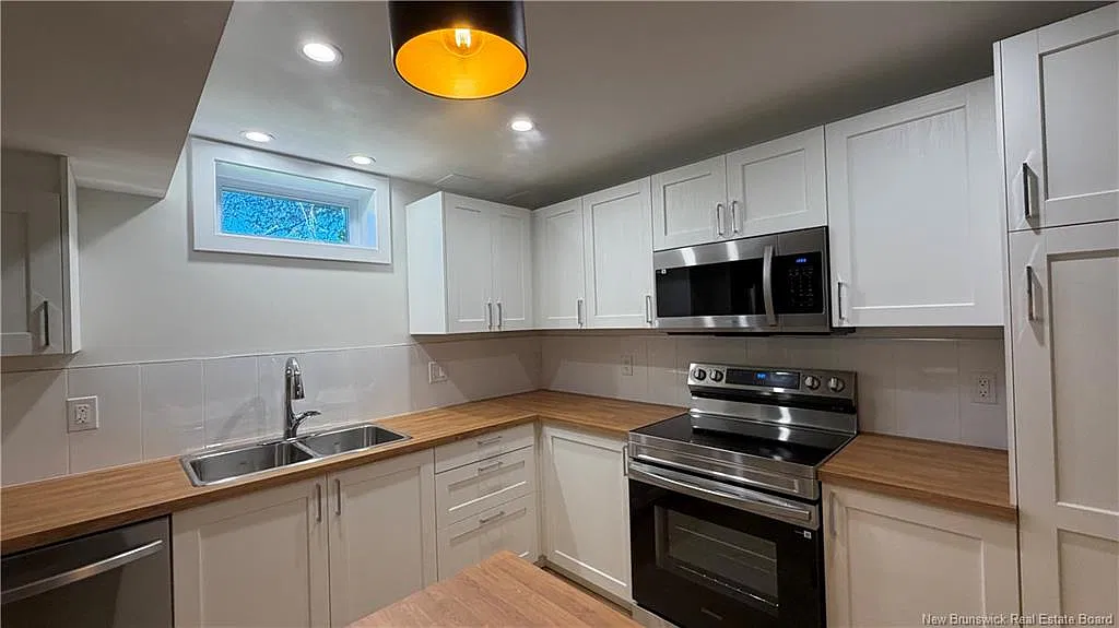 2 bed, 1.0 bath, 1108 sqft, $2,050 — Photo 3