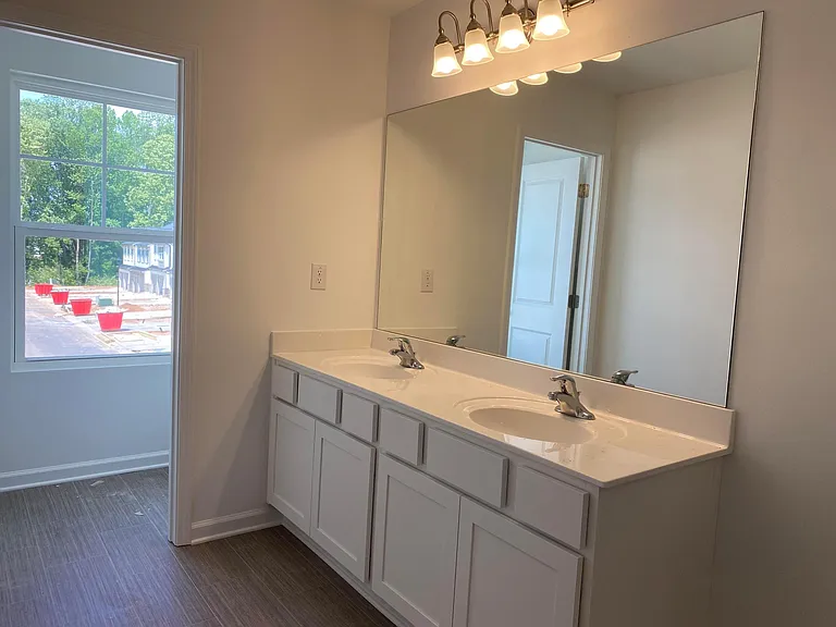 5930 Lyon St — Photo 12