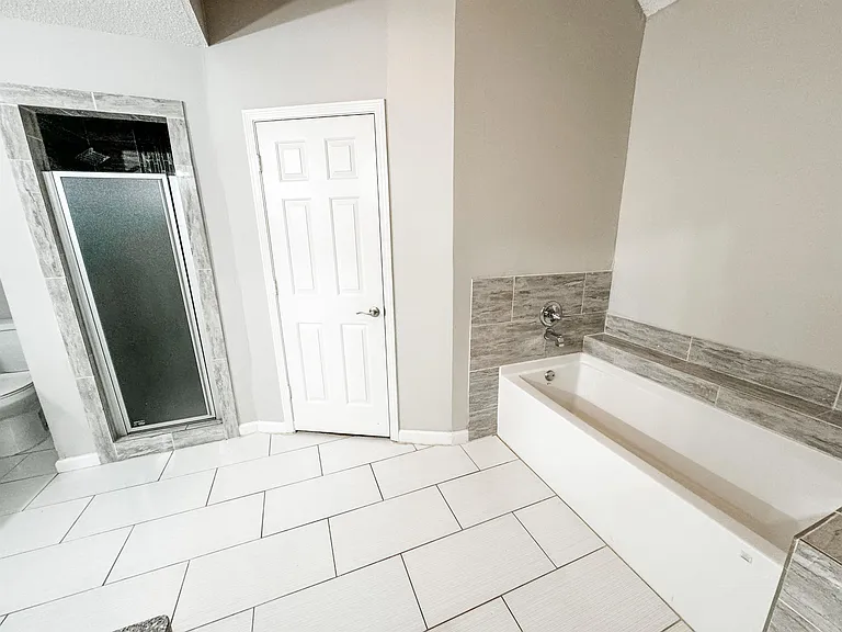 3945 Windyke Dr — Photo 11
