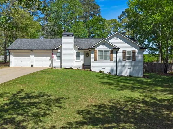 72 River Oaks Dr SW, Cartersville, GA 30120