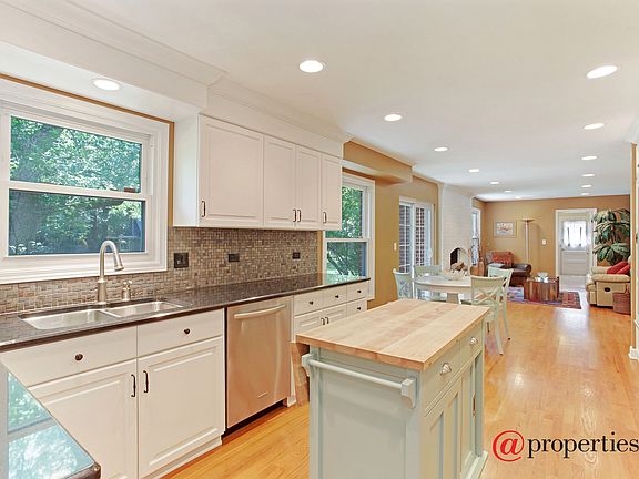 Kitchen / Breakfast Room