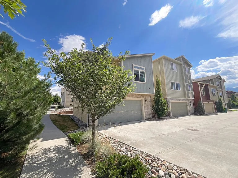 2053 Alperton Hts — Photo 3