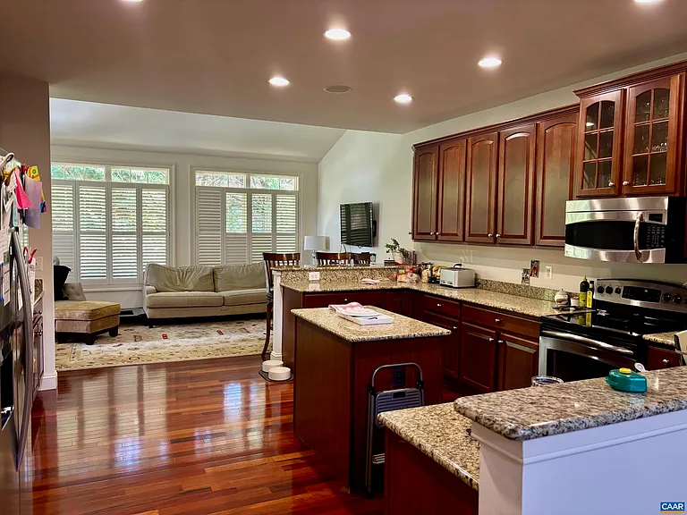 836 Colridge Dr — Photo 5