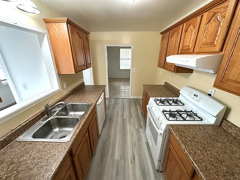 3677 Pedley Ave — Photo 10