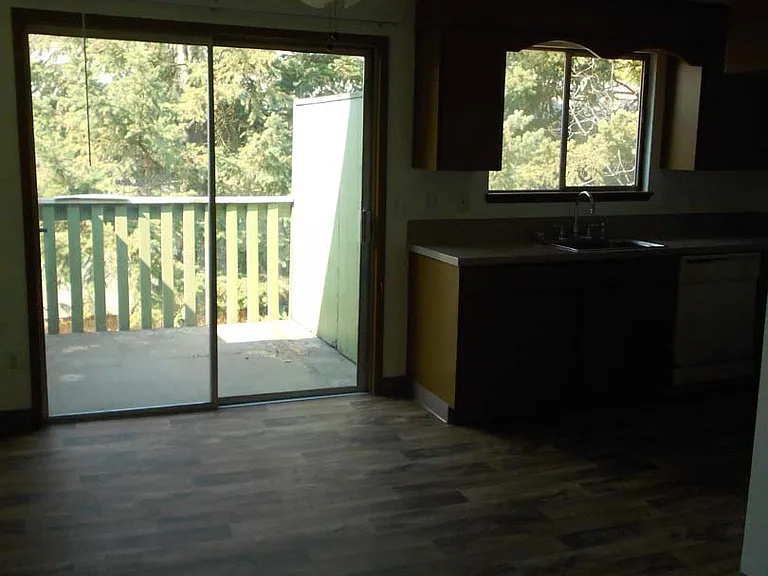 1001 NE 25th Ave #7 — Photo 7