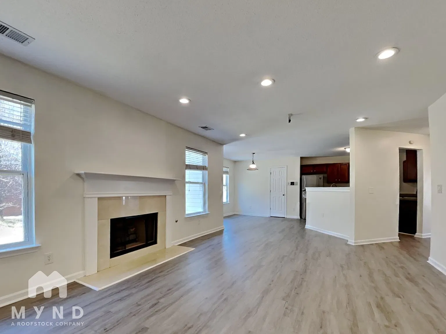 4 bed, 2.5 bath, 2863 sqft, $2,289 — Photo 2