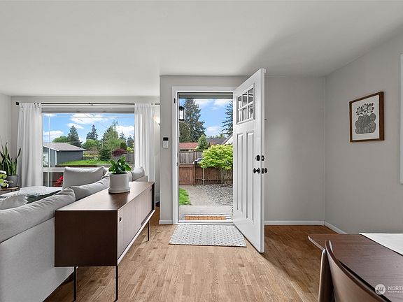 2nd image of 3134 N Verde Street