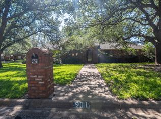 901 Thurman St, Cleburne, TX 76033