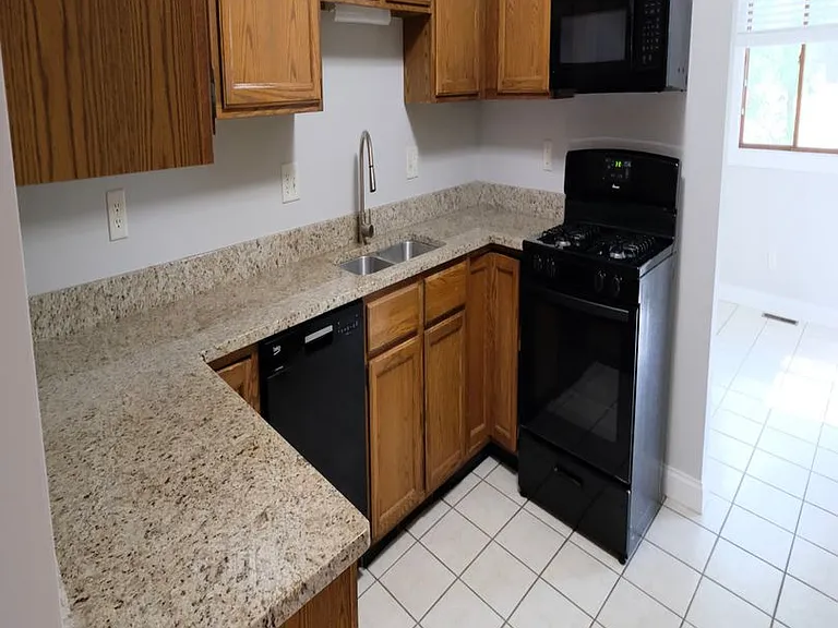 1307 Kingsridge Ct — Photo 14